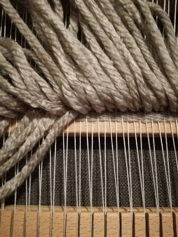 Réaliser des franges avec un métier à tisser