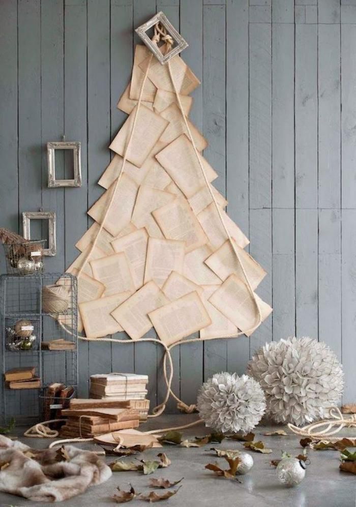 Décoration sapin de noel original avec pages de livre