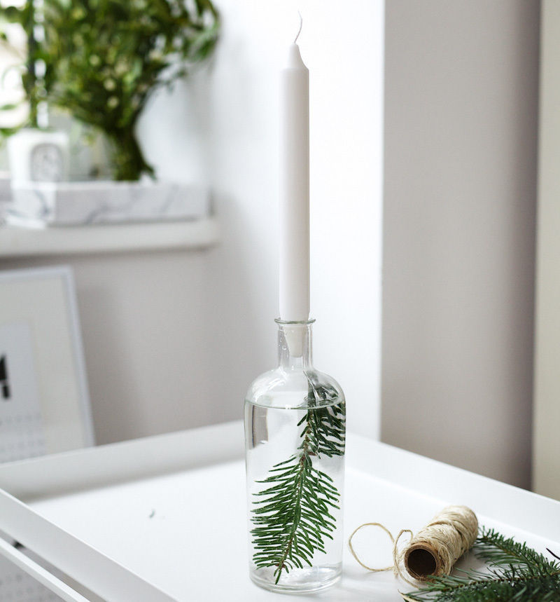 Bougeoir avec branchage de sapin
