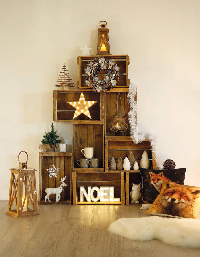 Faux sapin de Noel en cagettes et caisse en bois